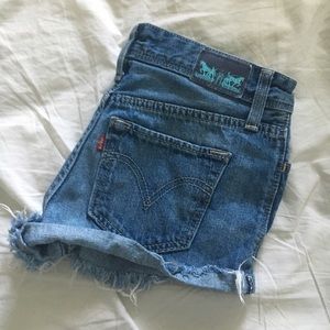 Levi’s cutoff shorts medium blue